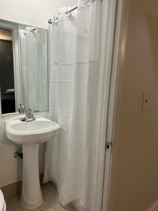 Budget Inn Hollywood image 4